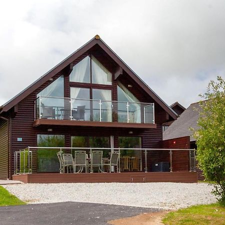 Kingfisher Hot Tub & Log Burner House On Premium Lakeside With Resort Facilities St Columb Major Luaran gambar