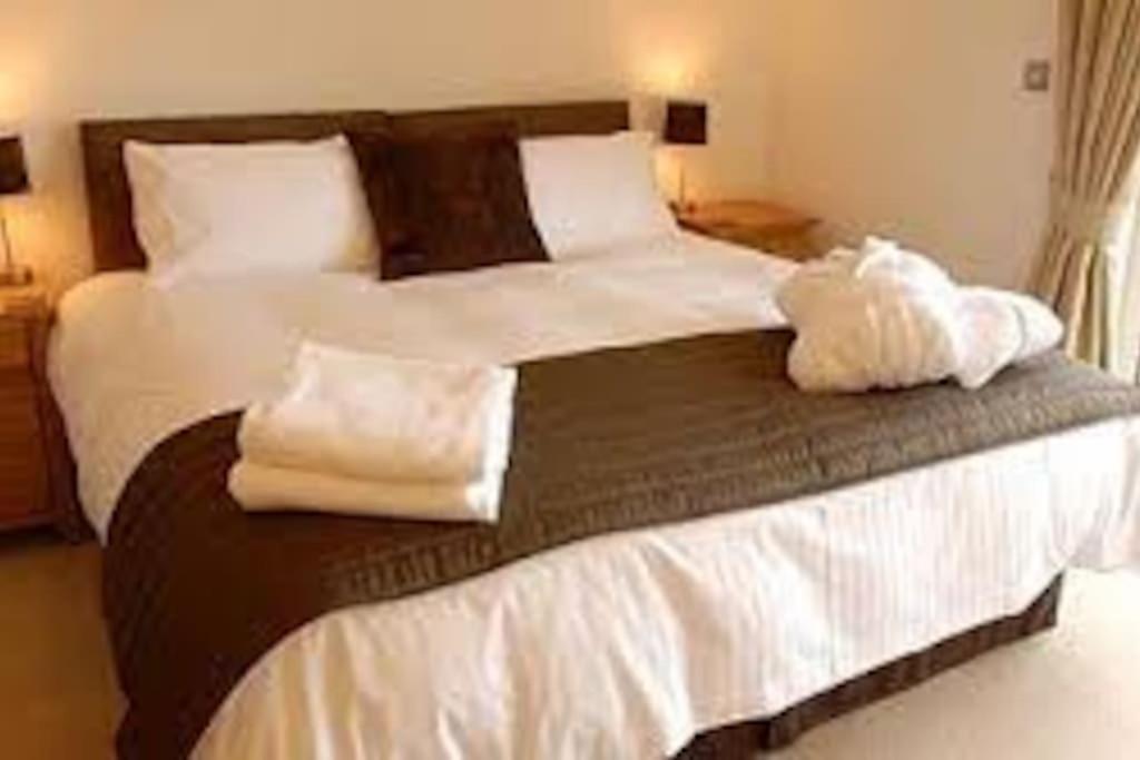 Kingfisher Hot Tub & Log Burner House On Premium Lakeside With Resort Facilities St Columb Major Luaran gambar