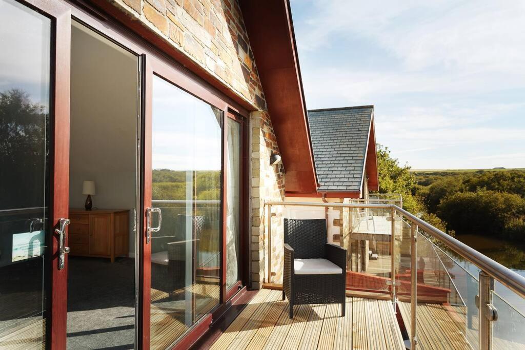 Kingfisher Hot Tub & Log Burner House On Premium Lakeside With Resort Facilities St Columb Major Luaran gambar