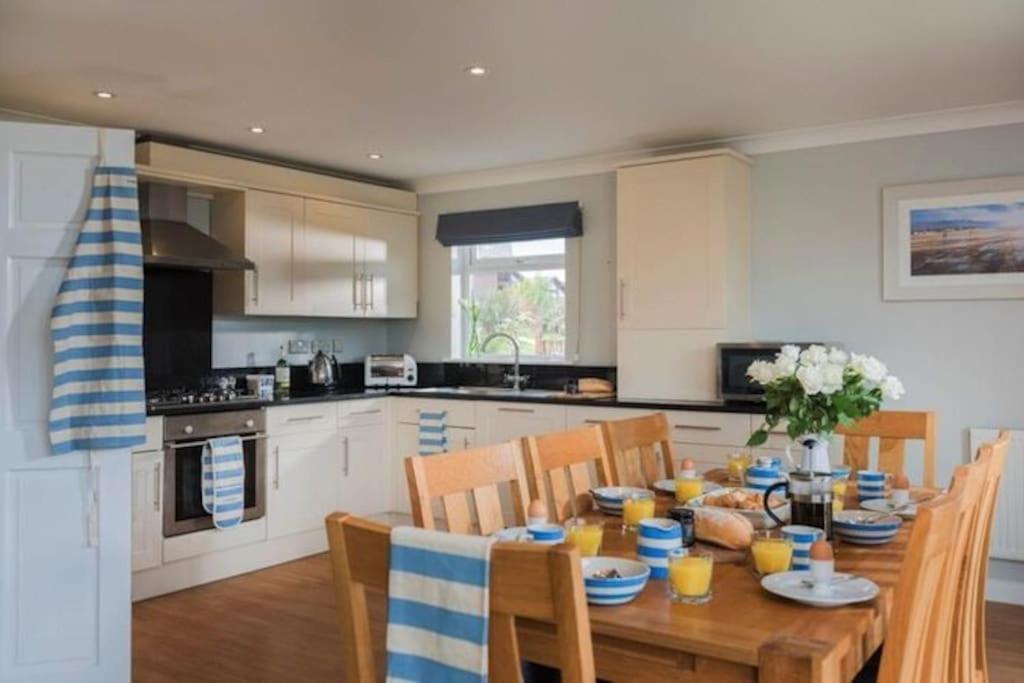 Kingfisher Hot Tub & Log Burner House On Premium Lakeside With Resort Facilities St Columb Major Luaran gambar