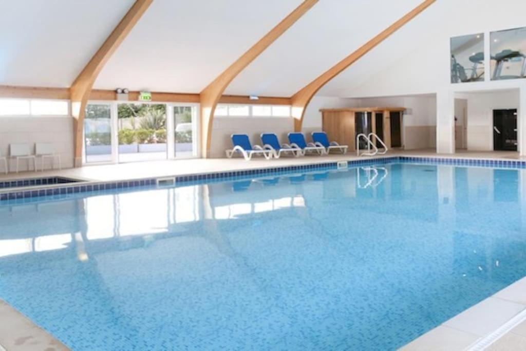 Kingfisher Hot Tub & Log Burner House On Premium Lakeside With Resort Facilities St Columb Major Luaran gambar