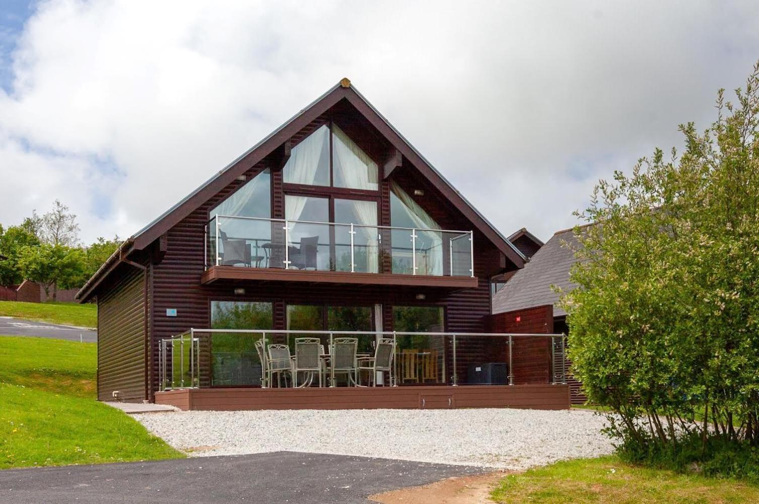 Kingfisher Hot Tub & Log Burner House On Premium Lakeside With Resort Facilities St Columb Major Luaran gambar